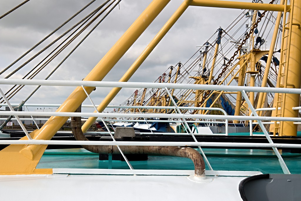 visserij industrie hdr stellendam yerseke kotter viskotter trawler visnet visnetten vloot vis vissen zierikzee